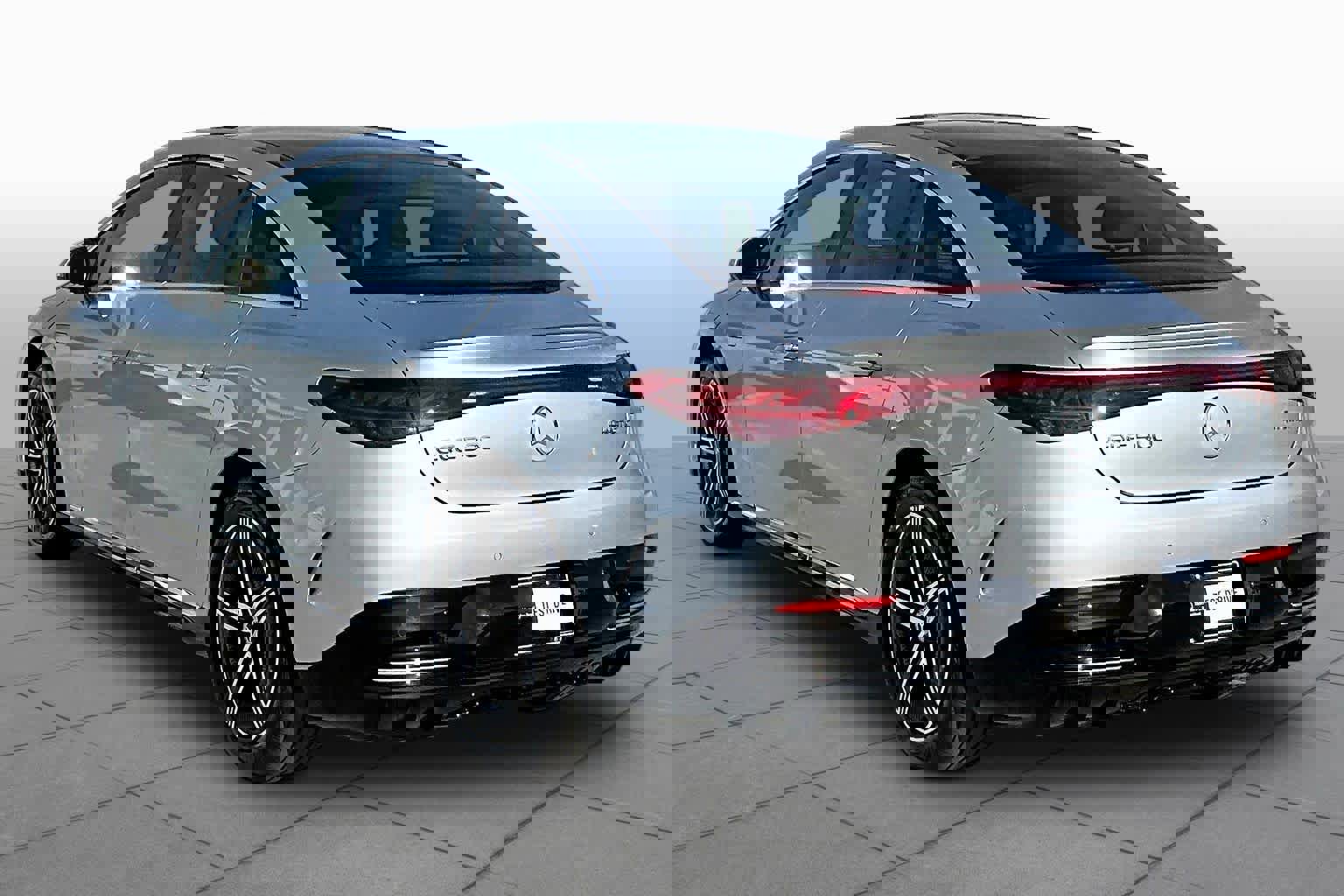 Used 2023 Mercedes-Benz EQE 500 4MATIC Sedan w/ Exclusive Trim Package image 11