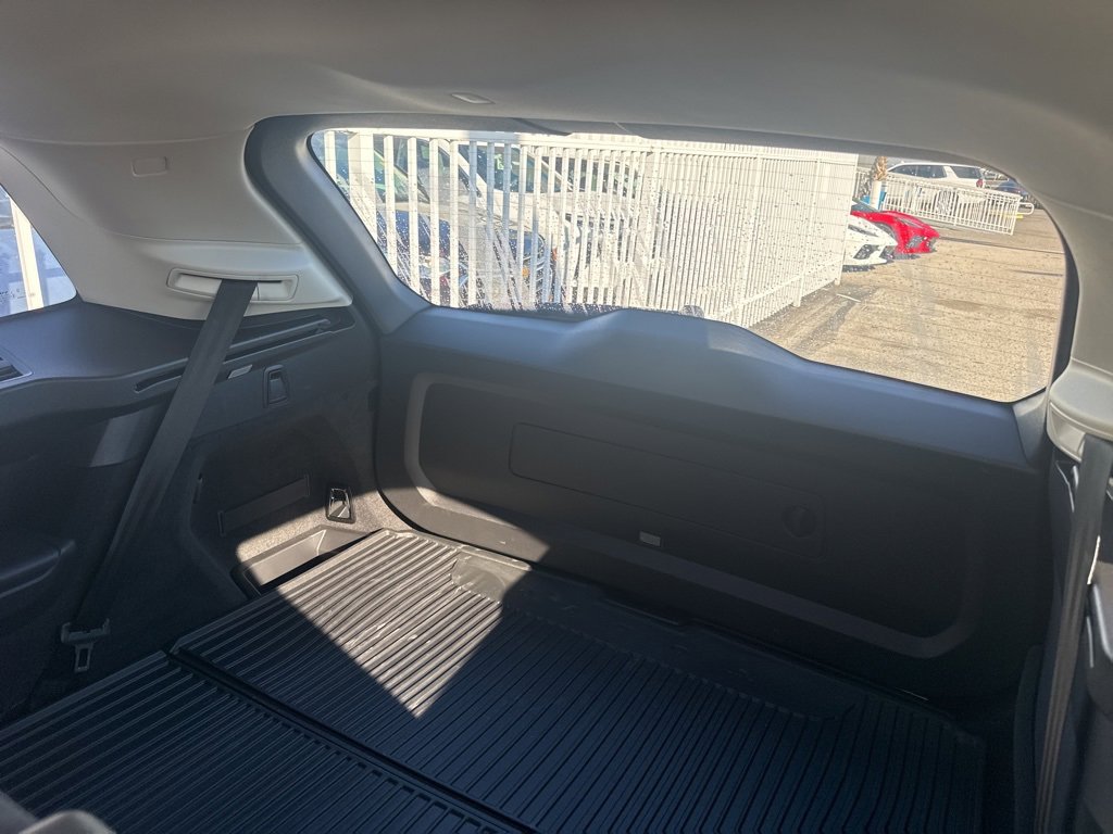 Used 2025 Volvo XC90 B5 Core w/ Climate Package image 16