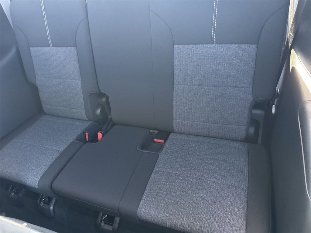 New 2025 GMC Acadia Elevation image 32