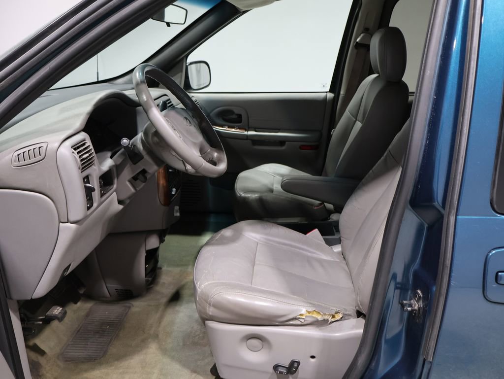 Used 2002 Oldsmobile Silhouette GLS w/ Towing Pkg image 2