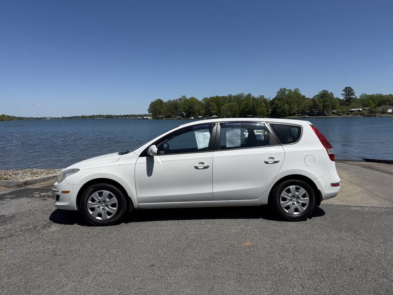 Used 2010 Hyundai Elantra GLS FWD image 15