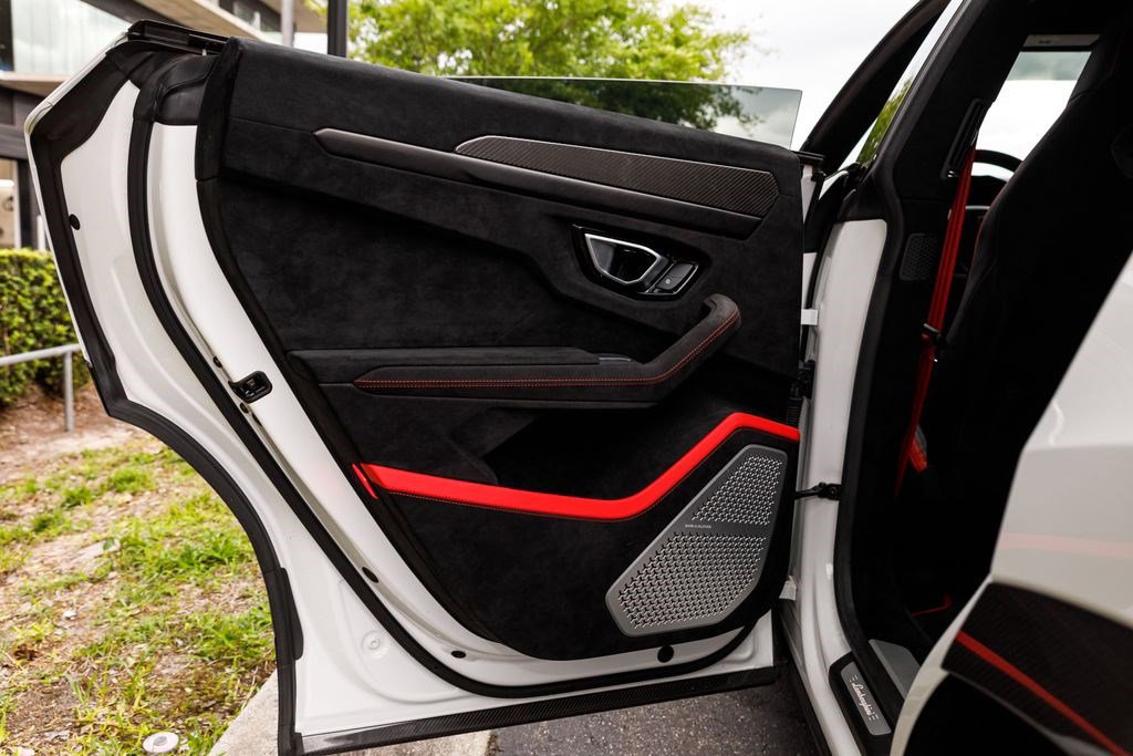Used 2024 Lamborghini Urus Performante image 19