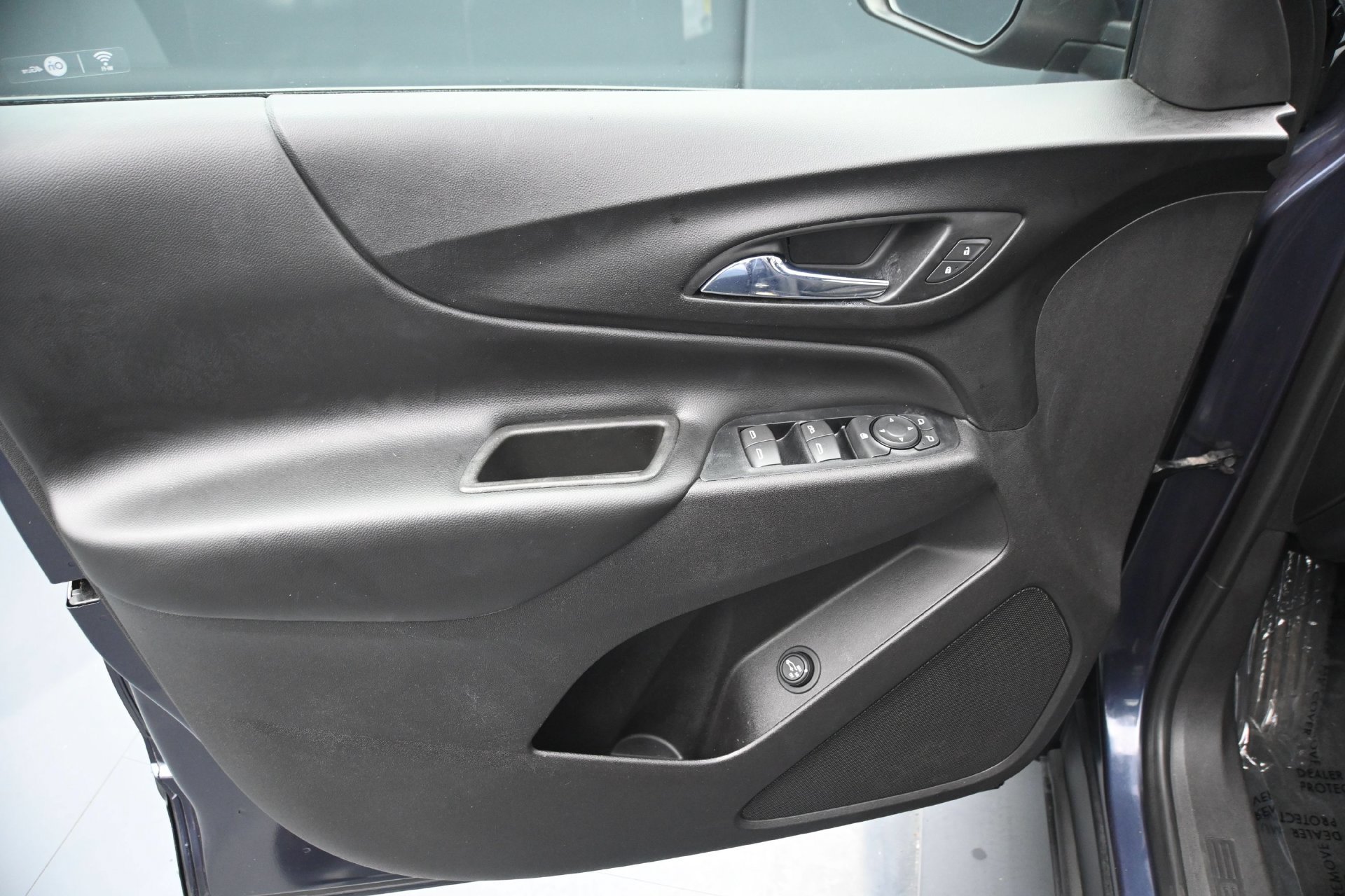 Used 2018 Chevrolet Equinox LT FWD image 18