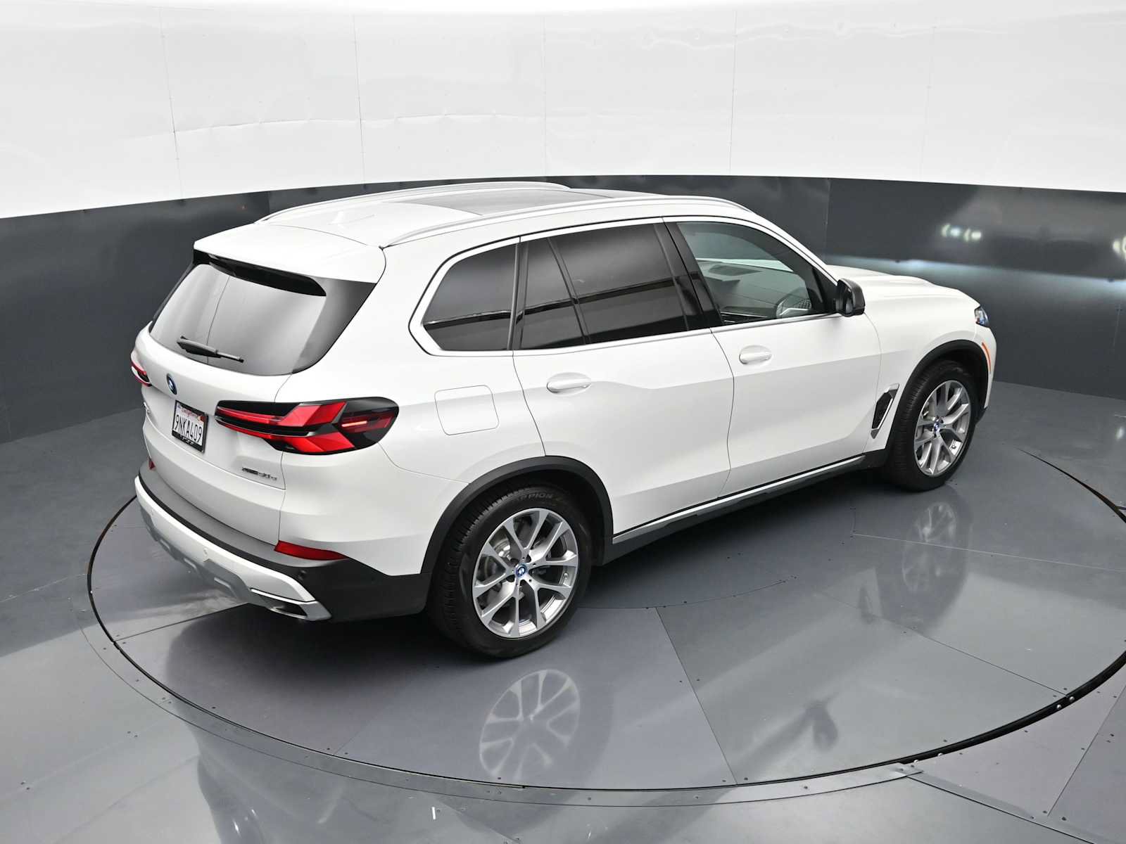 Used 2025 BMW X5 xDrive50e w/ Executive Package AWD/4WD image 21