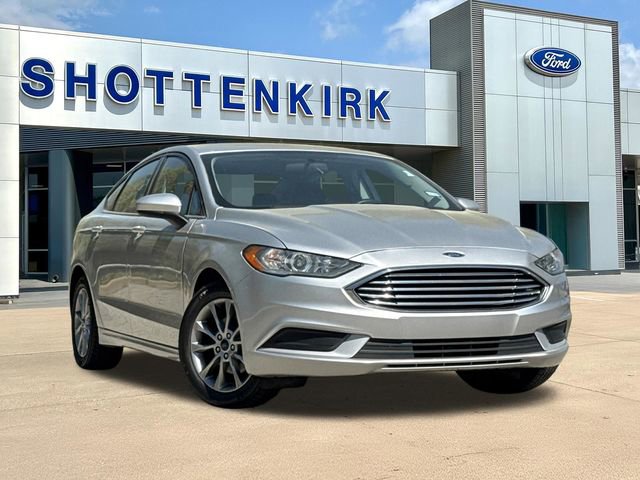 Used 2017 Ford Fusion SE w/ Fusion SE Technology Package image 1