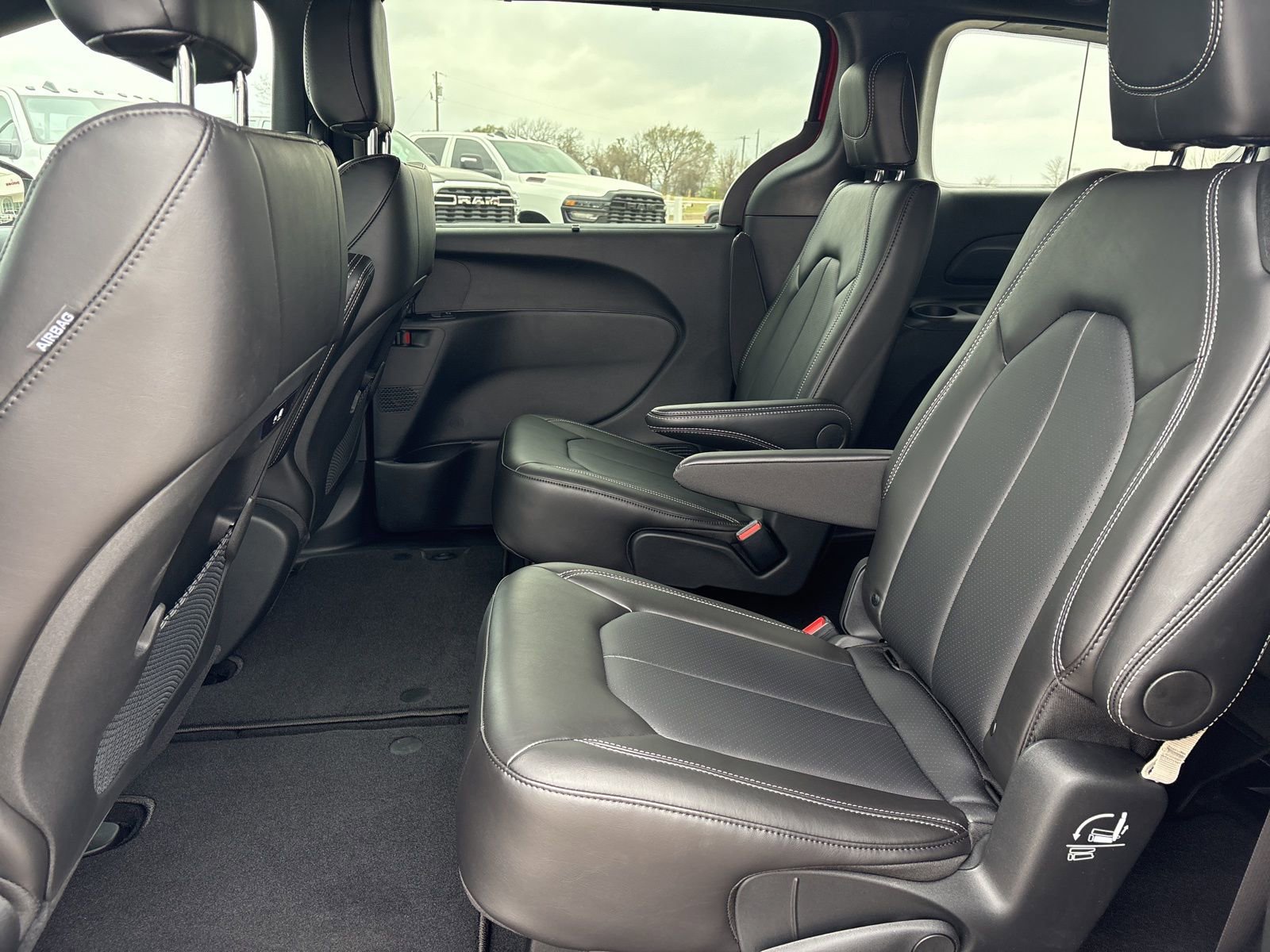 New 2026 Chrysler Pacifica Select image 15