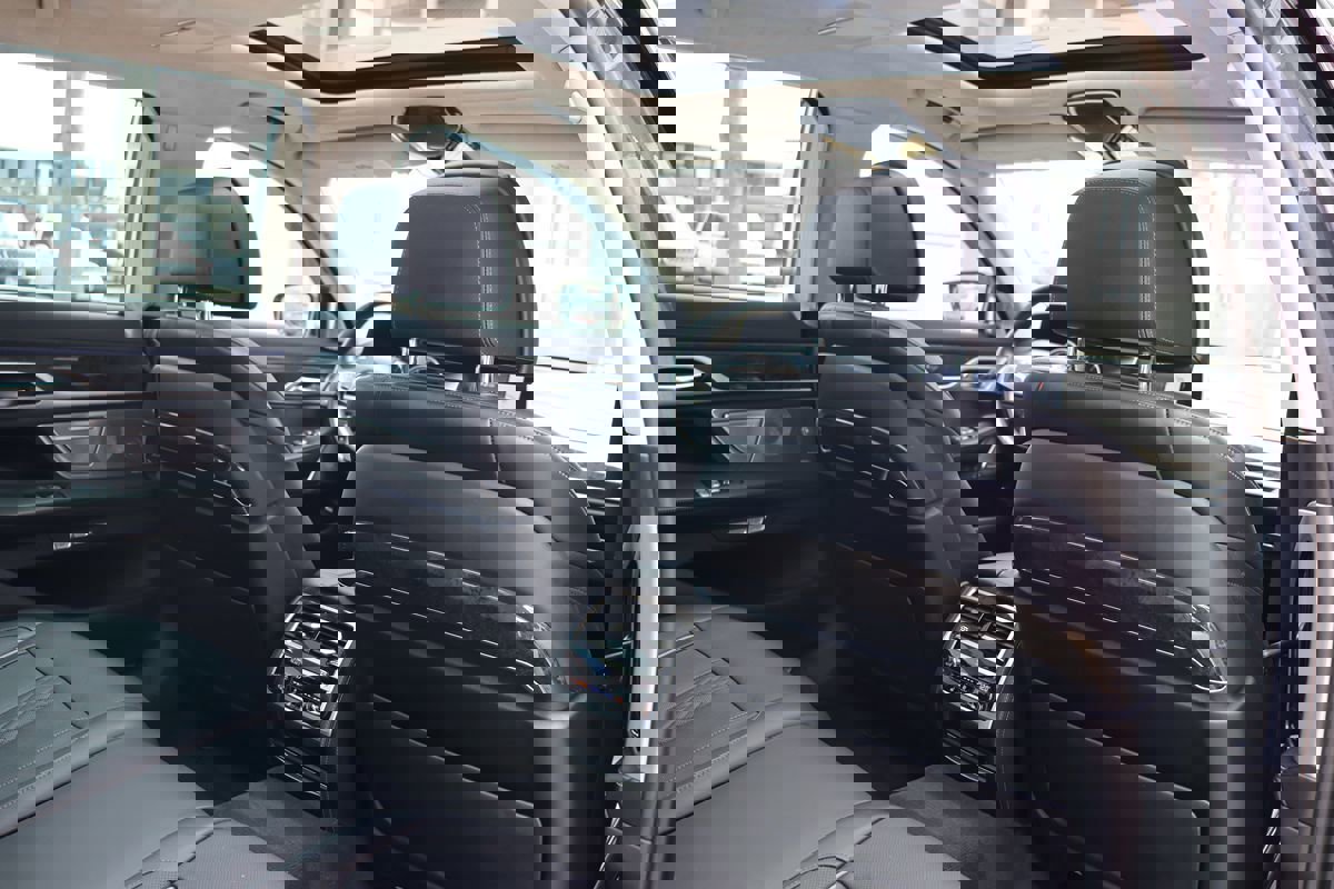 Used 2018 BMW 750i 750i image 36