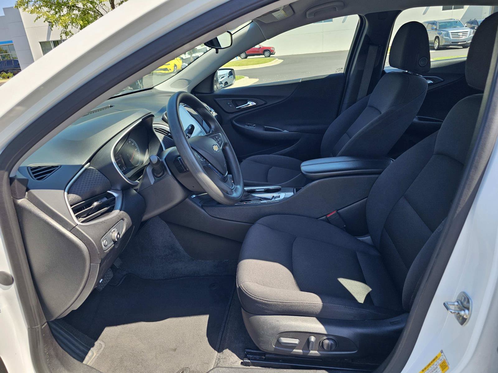 Used 2025 Chevrolet Malibu LT FWD image 16
