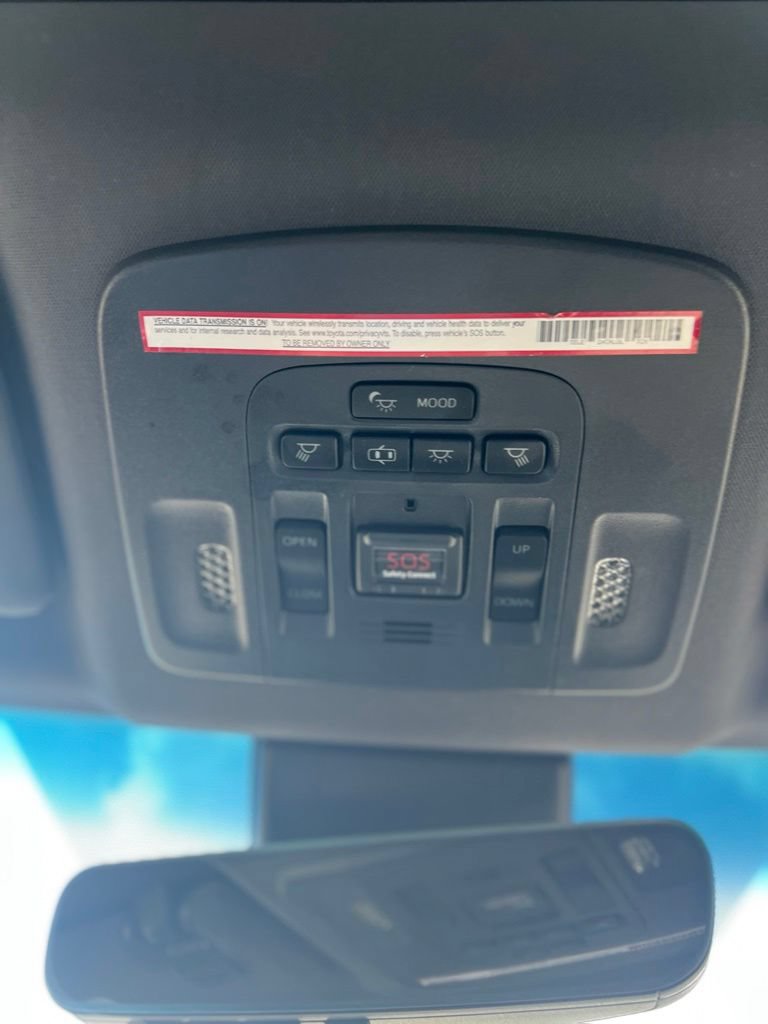 Used 2020 Toyota Avalon Limited FWD image 18