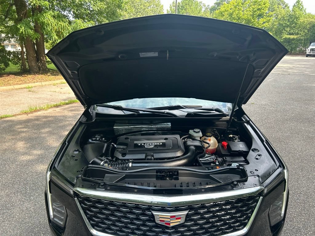 Used 2025 Cadillac XT4 Premium Luxury FWD image 14