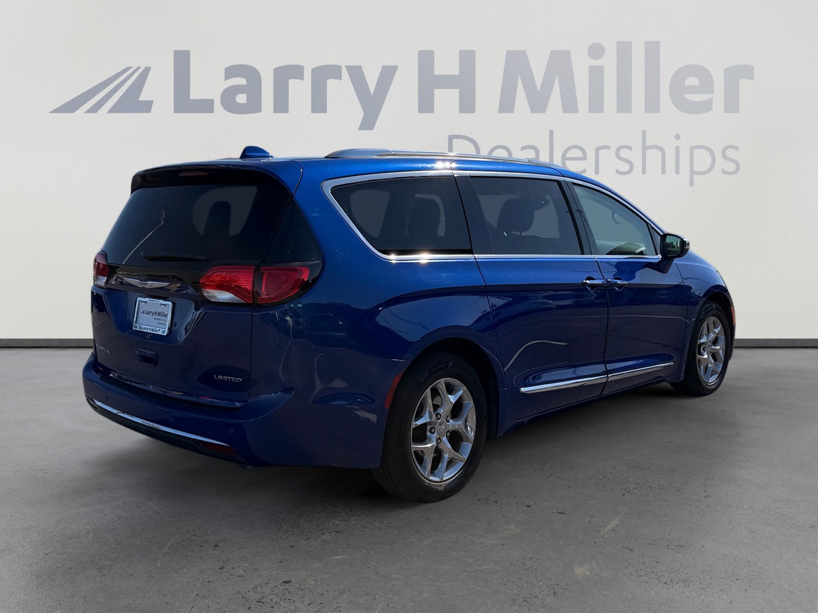 Used 2018 Chrysler Pacifica Limited FWD image 5