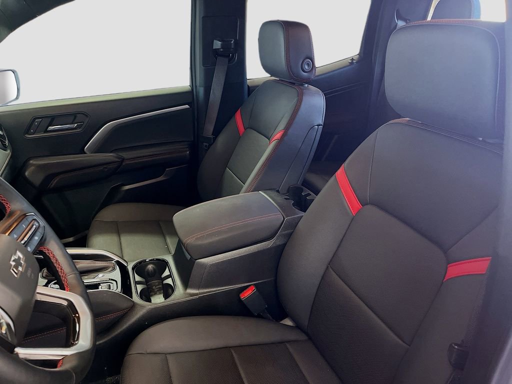 Used 2025 Chevrolet Colorado Z71 w/ Technology Package AWD/4WD image 21