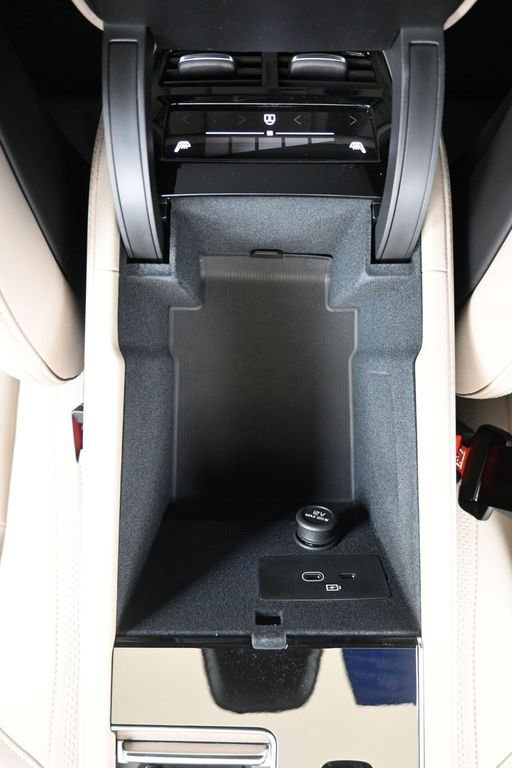 New 2026 Volvo XC90 B6 Plus w/ Protection Package Premier image 37