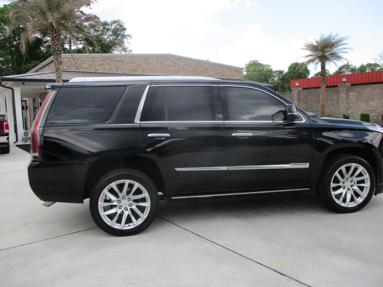 Used 2016 Cadillac Escalade Platinum image 28