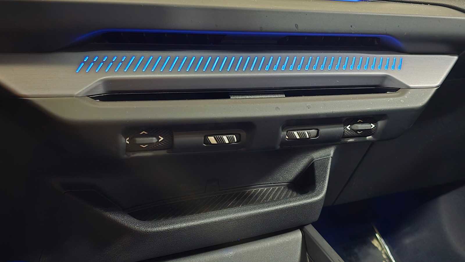 Used 2025 BMW 228i xDrive AWD/4WD image 30