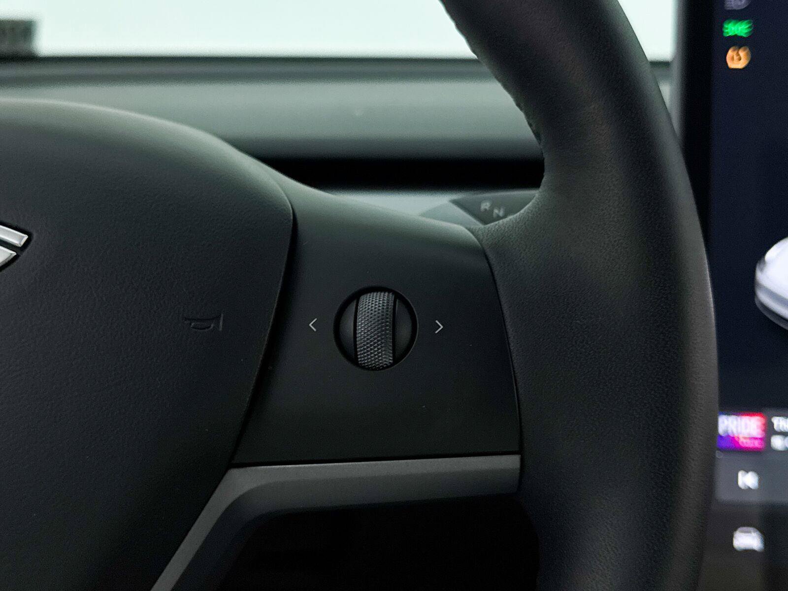 Used 2022 Tesla Model Y Performance AWD/4WD image 37