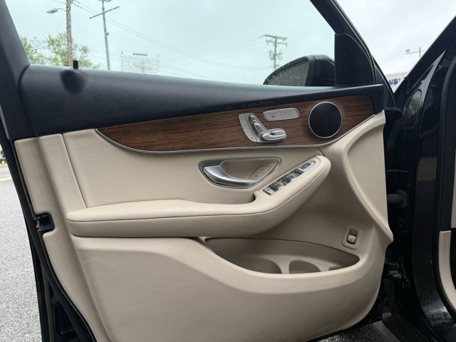 Used 2022 Mercedes-Benz GLC 300 4MATIC image 11