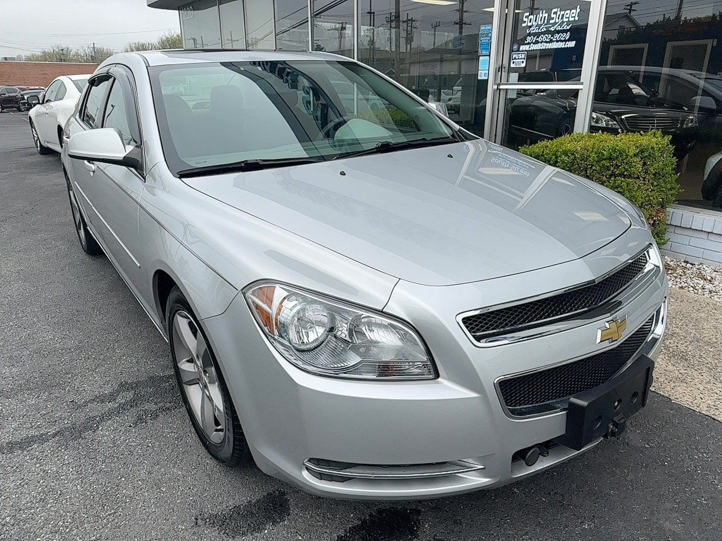 Used 2011 Chevrolet Malibu LT w/ Power Convenience Package FWD image 2