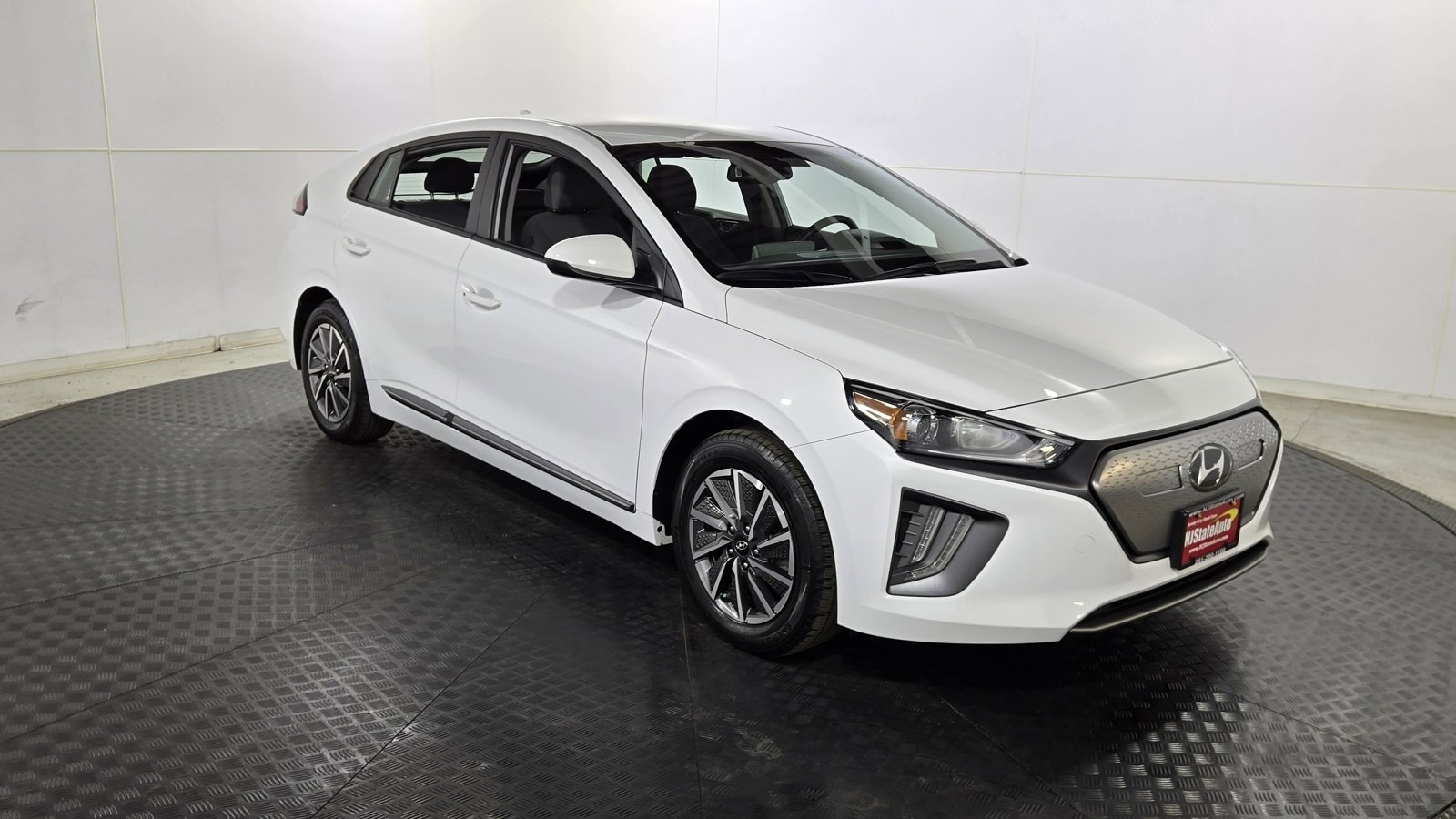 Used 2021 Hyundai Ioniq SE image 1