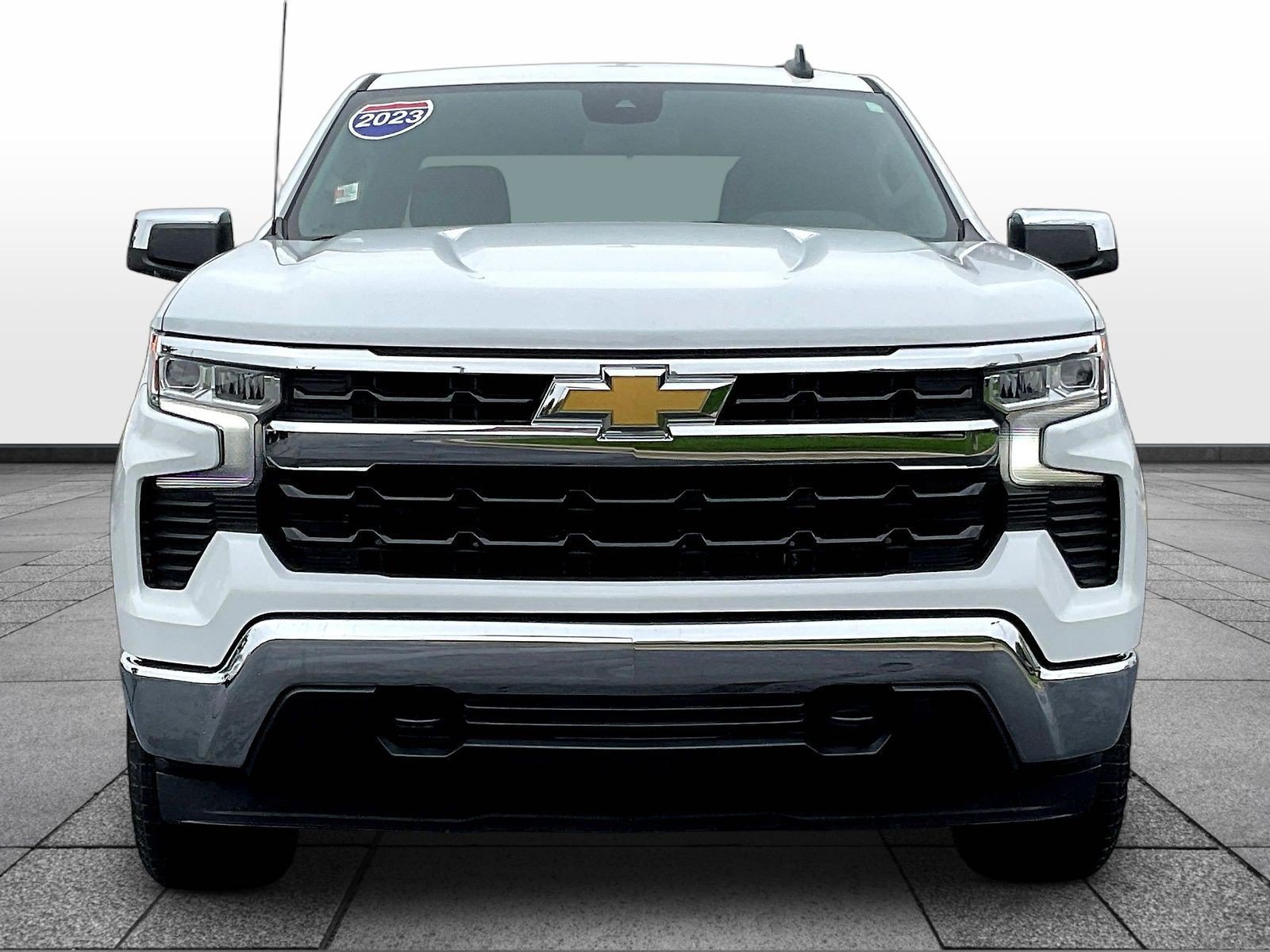Used 2023 Chevrolet Silverado 1500 LT AWD/4WD image 2
