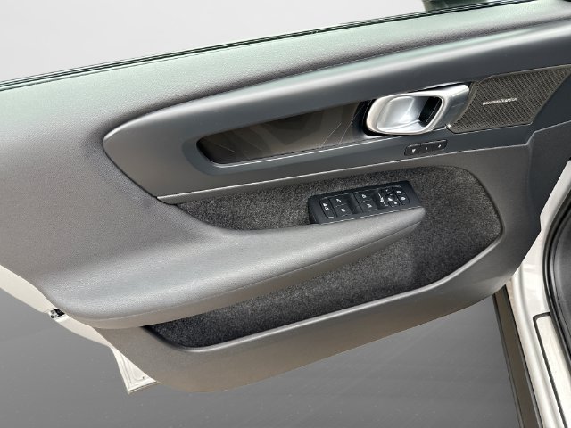 Certified 2023 Volvo C40 P8 Recharge Ultimate w/ Protection Package Premier AWD/4WD image 18