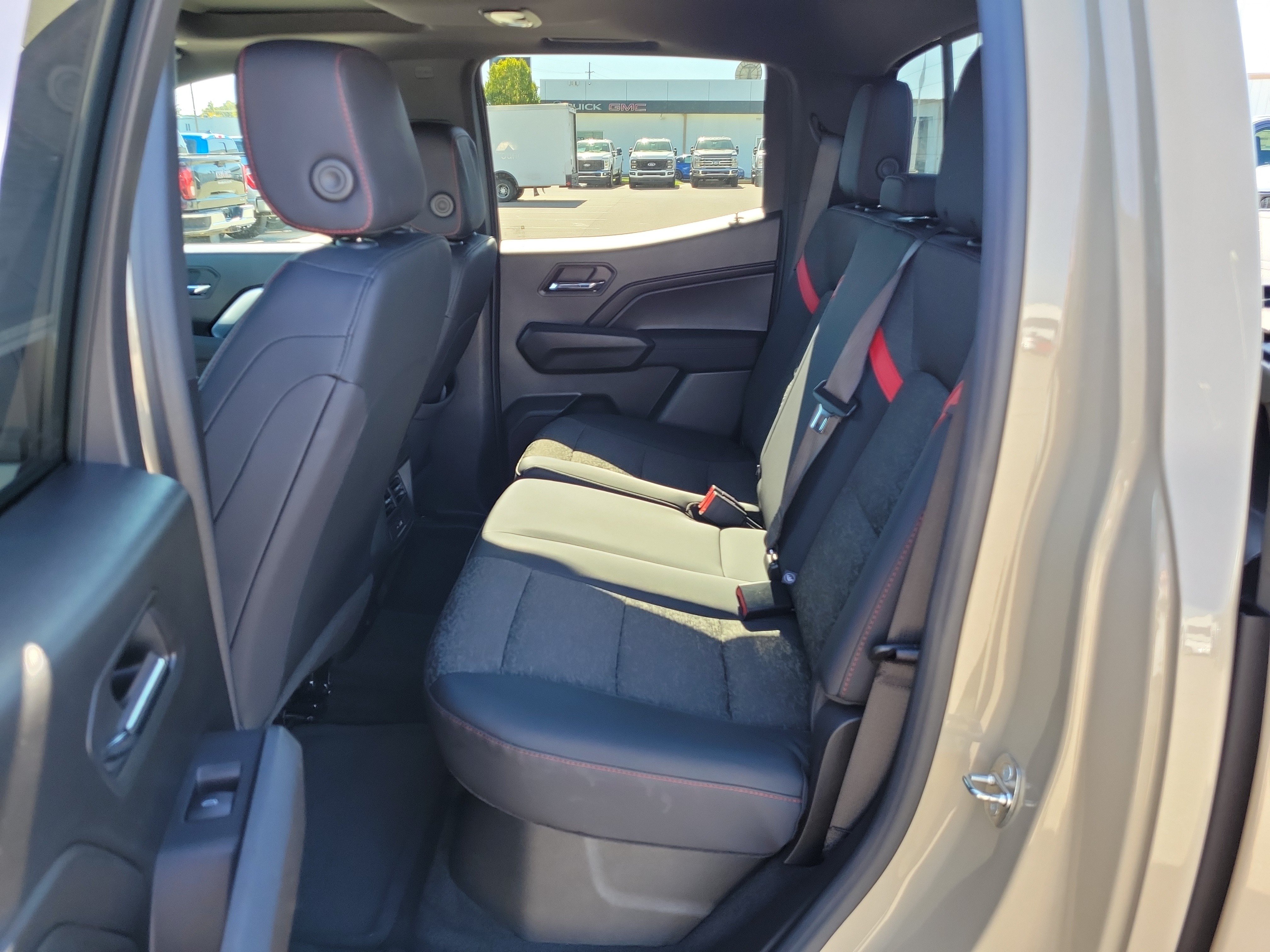 Used 2023 Chevrolet Colorado Z71 w/ Z71 Convenience Package 2 AWD/4WD image 11