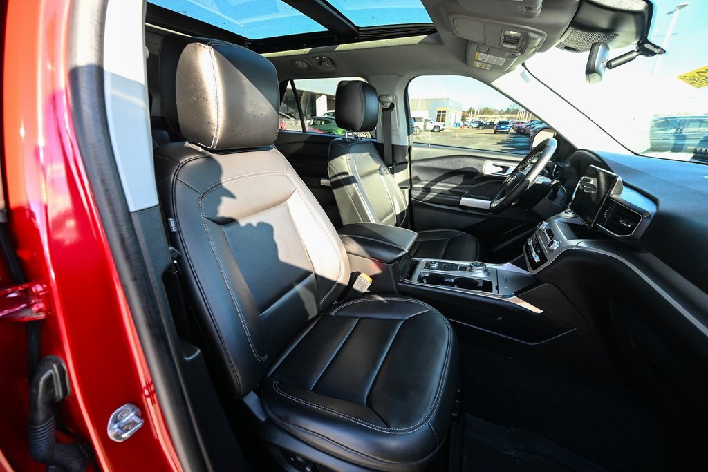 Used 2023 Ford Explorer XLT w/ Equipment Group 202A image 28