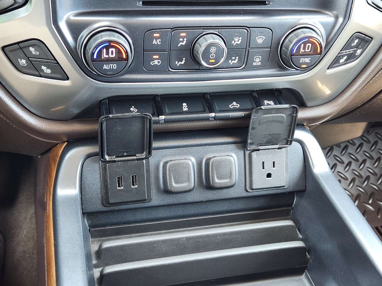 Used 2018 Chevrolet Silverado 1500 LTZ w/ Texas Edition AWD/4WD image 14