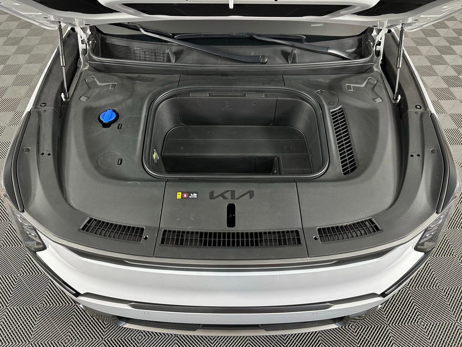 Used 2025 Kia EV9 Wind image 28