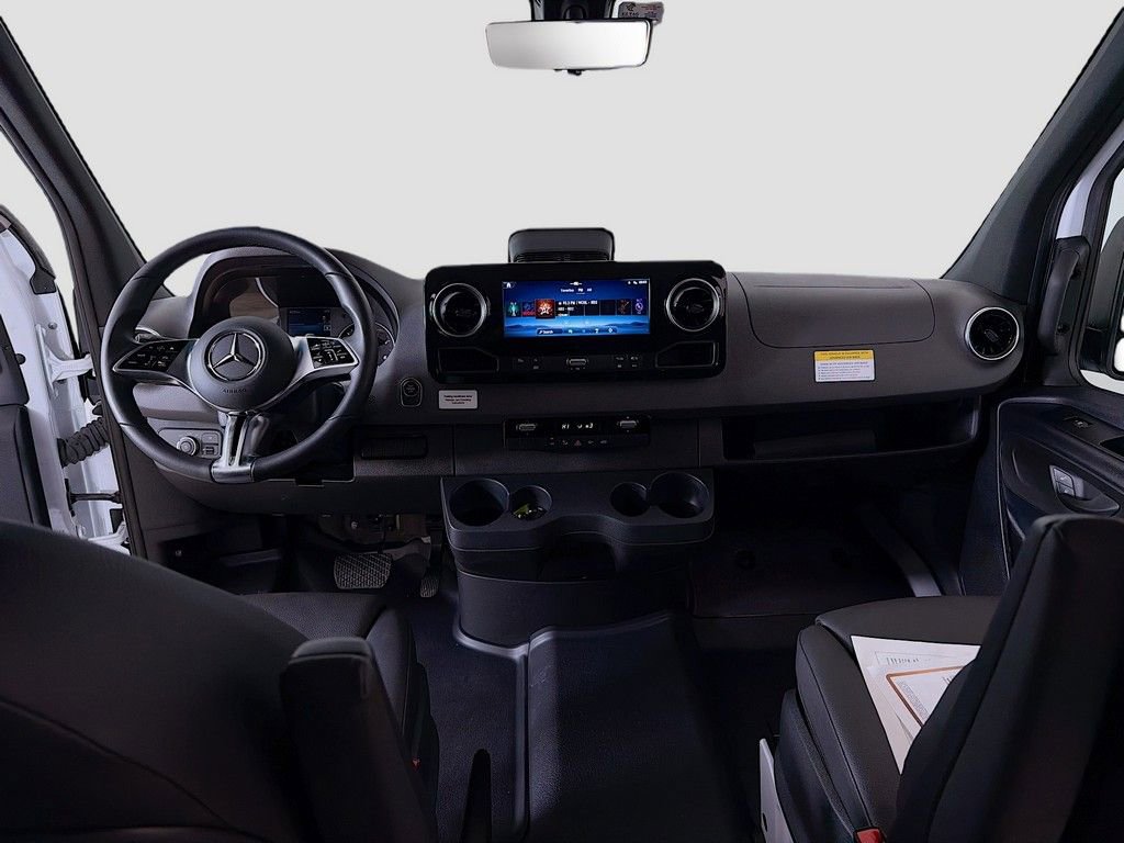 Used 2025 Mercedes-Benz Sprinter 2500 image 21