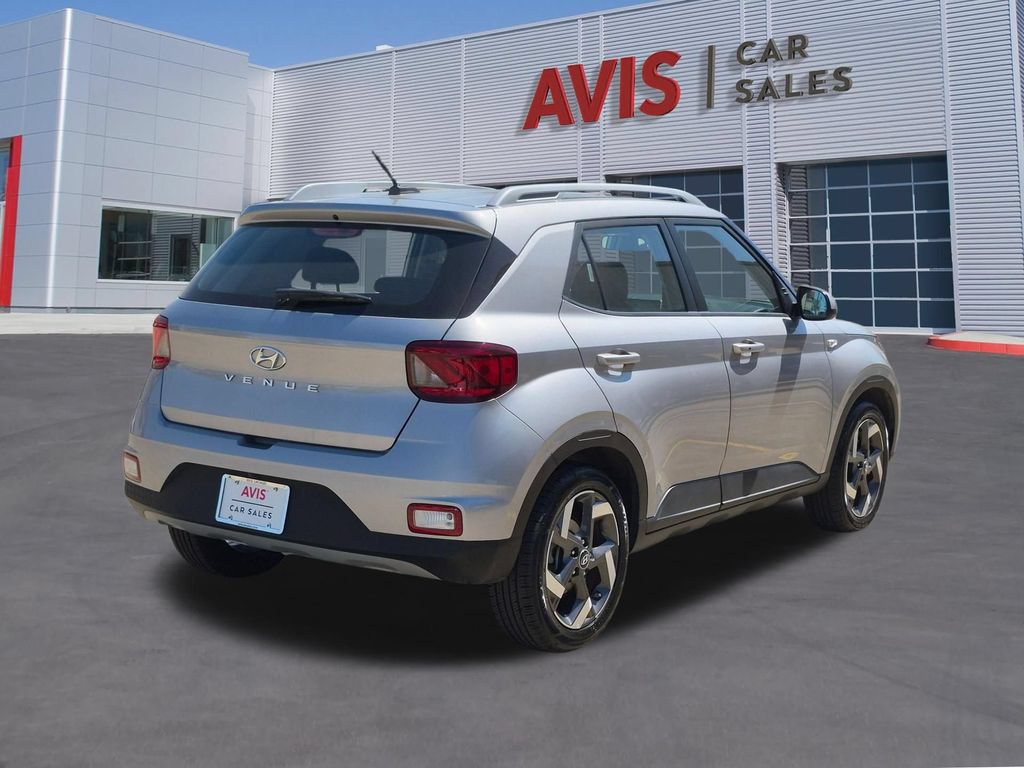 Used 2025 Hyundai Venue SEL FWD image 6