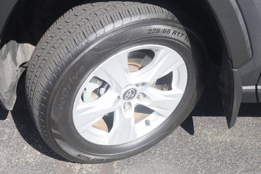 Used 2021 Toyota RAV4 XLE w/ Convenience Package AWD/4WD image 13