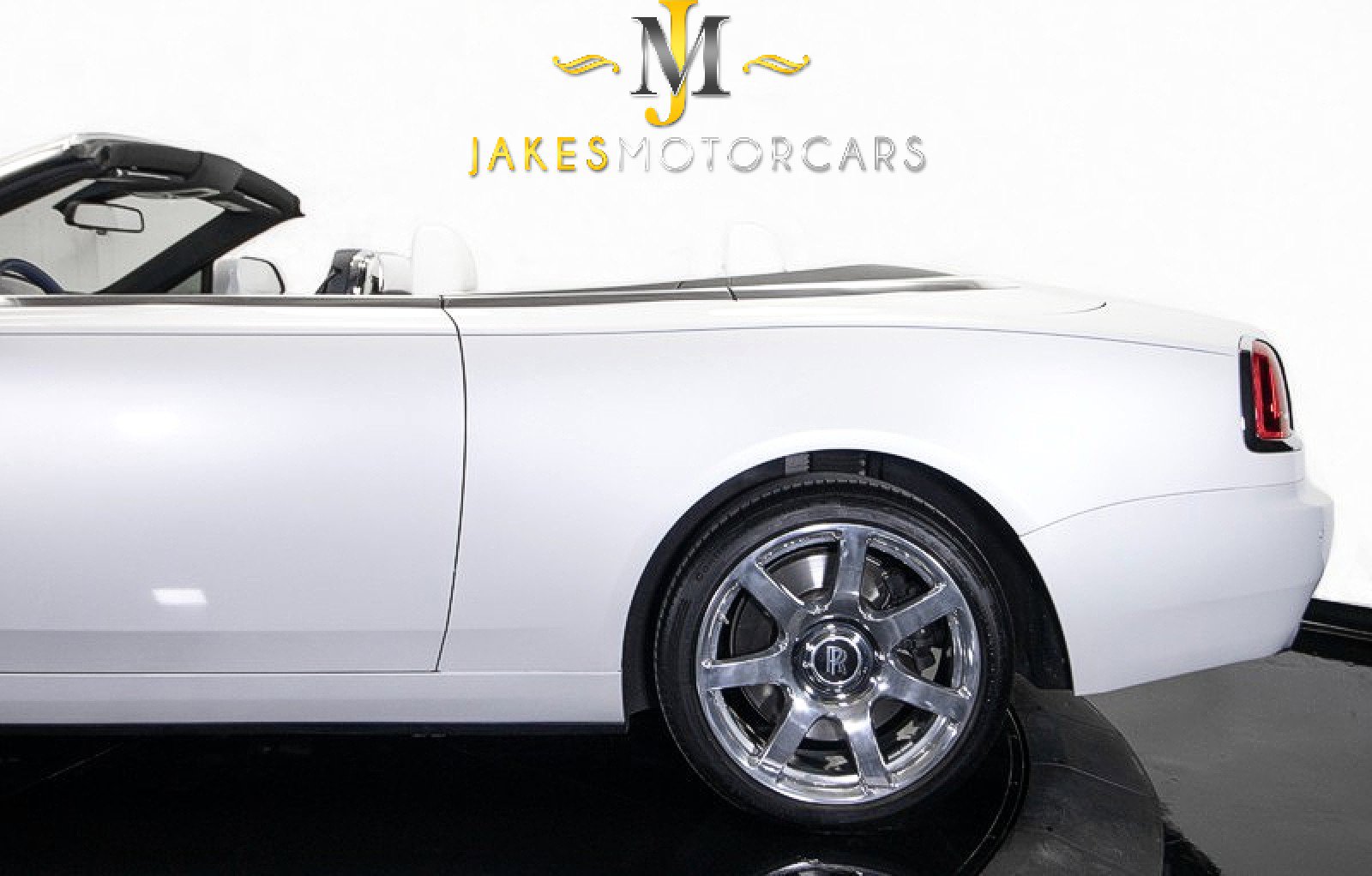 Used 2017 Rolls-Royce Dawn image 7