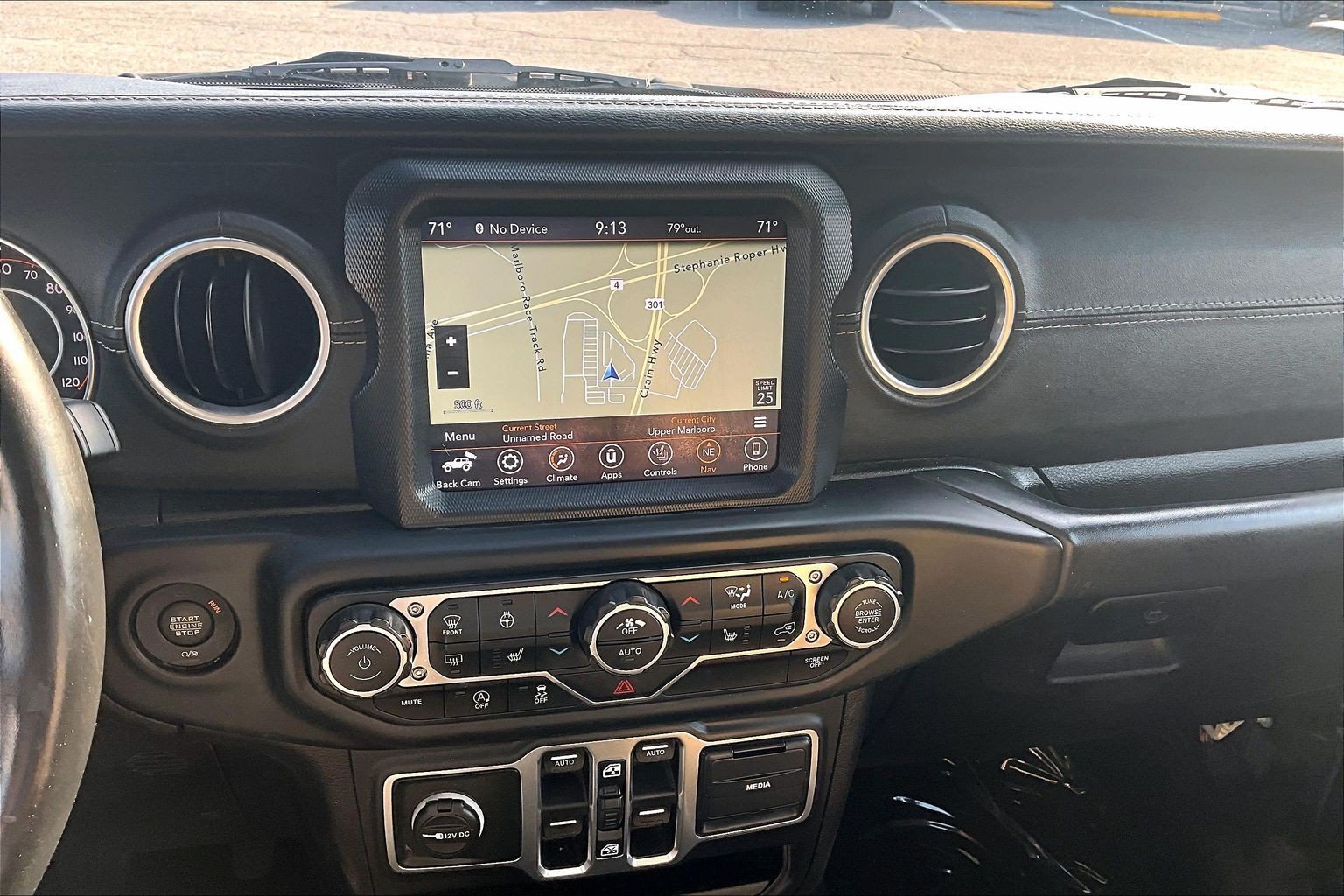 Used 2018 Jeep Wrangler Unlimited Sahara AWD/4WD image 28