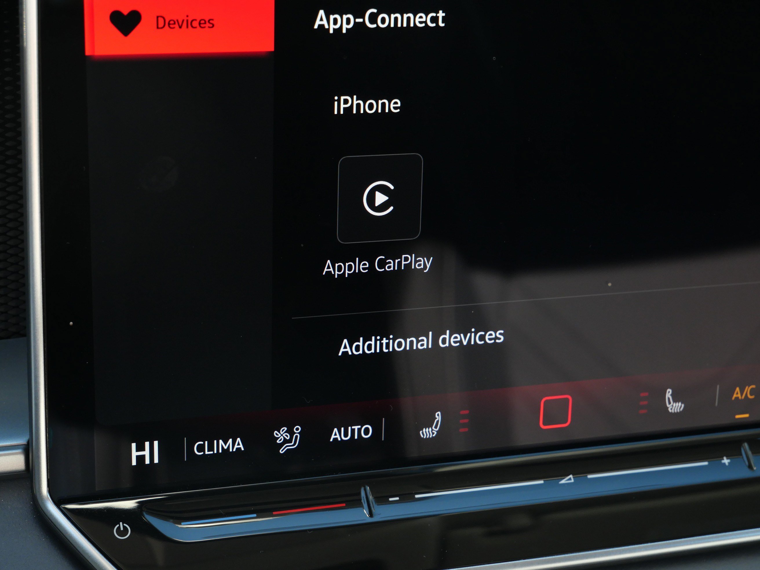 Certified 2025 Volkswagen Tiguan SE AWD/4WD image 28