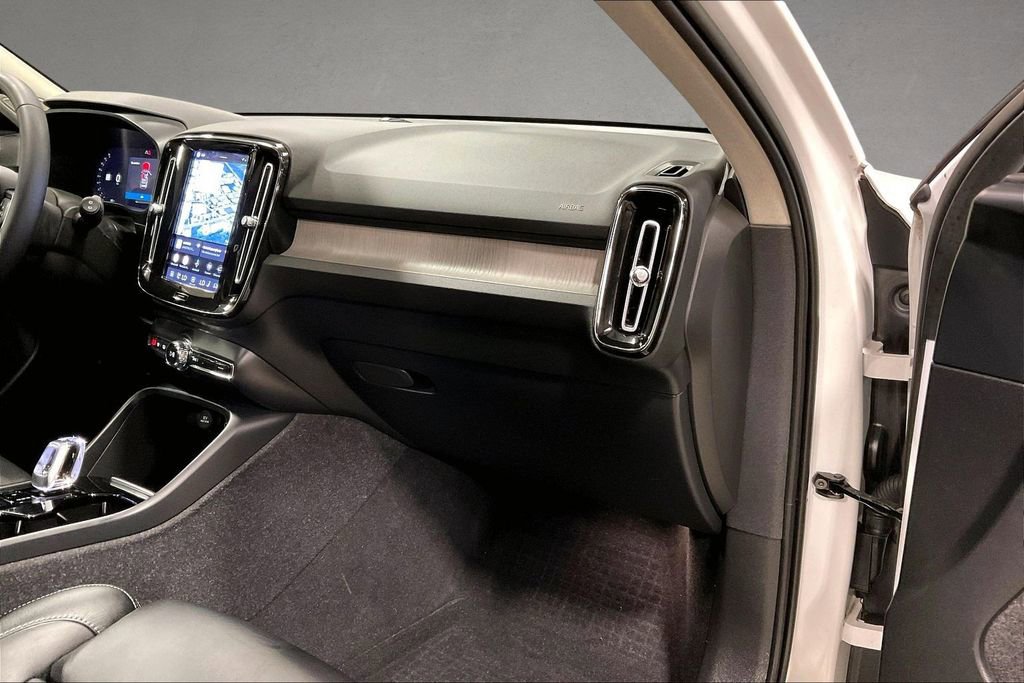 Certified 2023 Volvo XC40 B5 Plus w/ Protection Package Premier AWD/4WD image 26