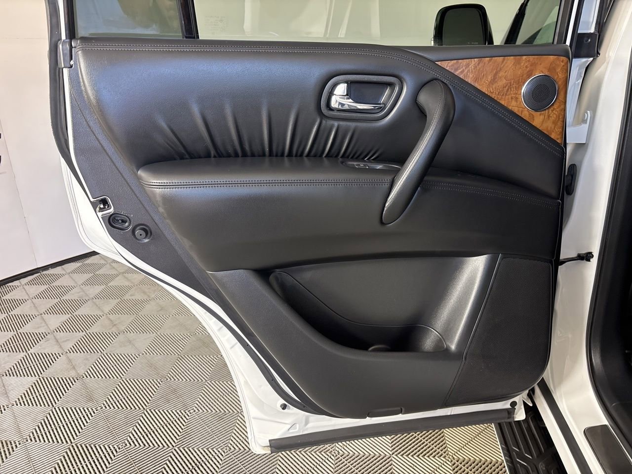 Used 2021 Nissan Armada SL w/ Captain's Chairs Package image 23