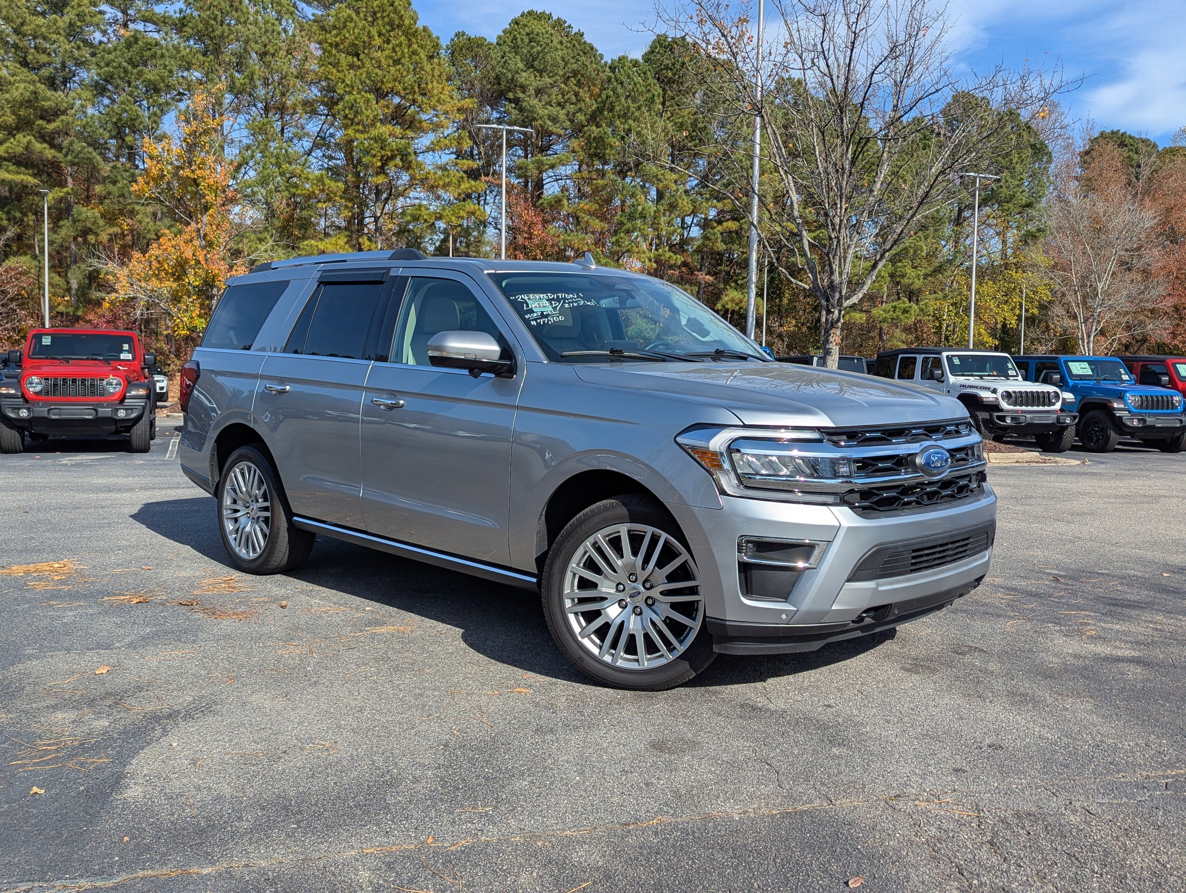 Used 2024 Ford Expedition Limited image 3