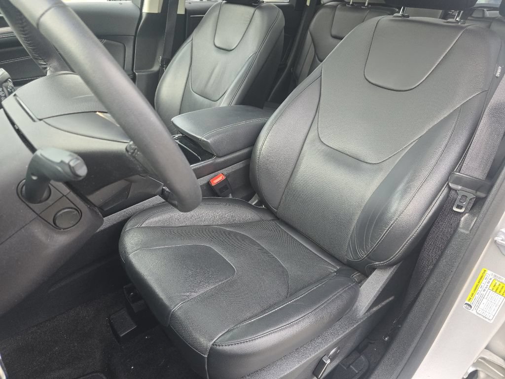 Used 2019 Ford Edge Titanium w/ Equipment Group 301A FWD image 25