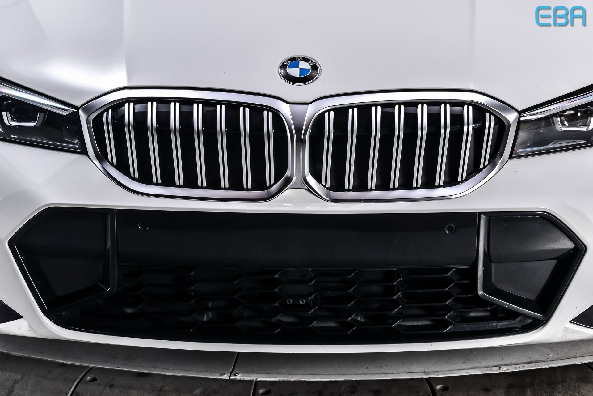 Used 2025 BMW 330i xDrive Sedan w/ M Sport Package image 9