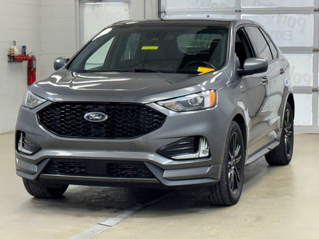 Used 2022 Ford Edge ST-Line w/ Class II Trailer Tow Package AWD/4WD image 3