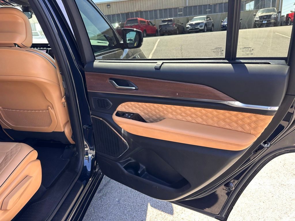 Used 2024 Jeep Grand Cherokee L Summit w/ Luxury Tech Group V image 25