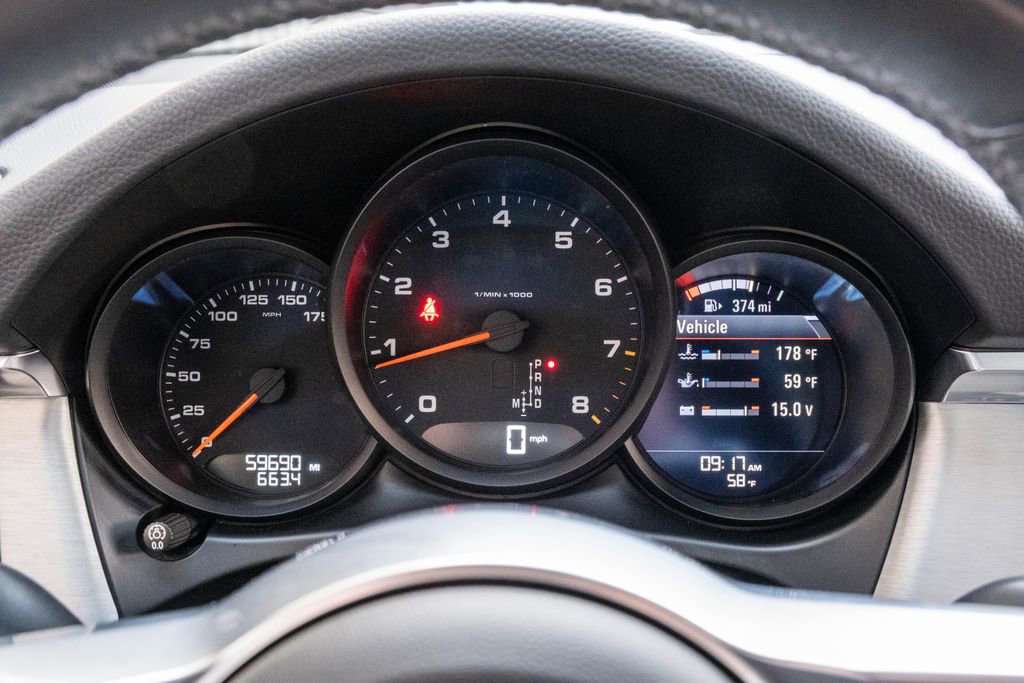 Used 2021 Porsche Macan w/ Premium Package image 2