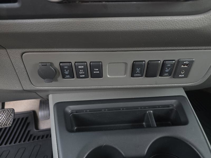 Used 2018 Nissan NV 3500 SL image 23