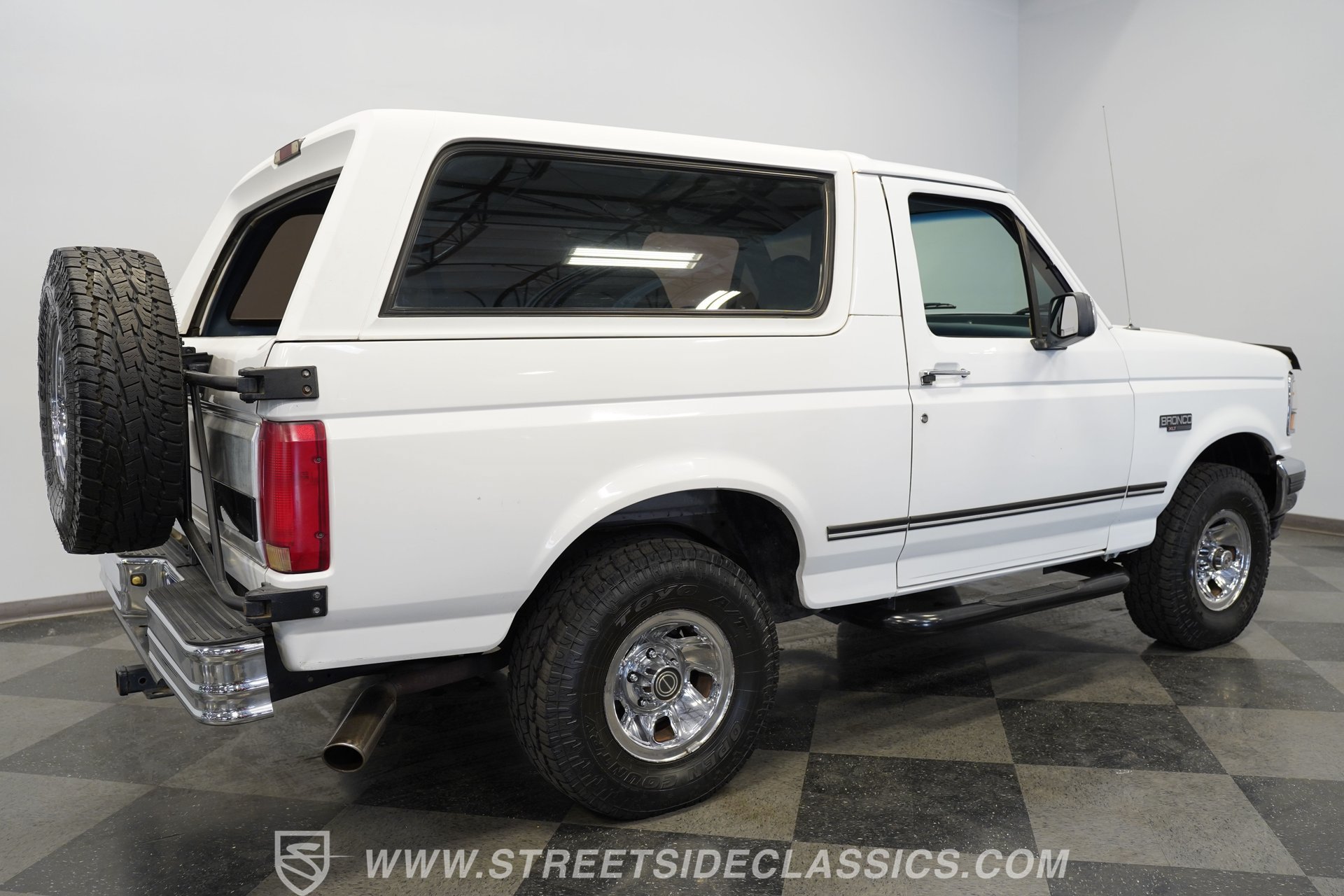 Used 1996 Ford Bronco XLT AWD/4WD image 14