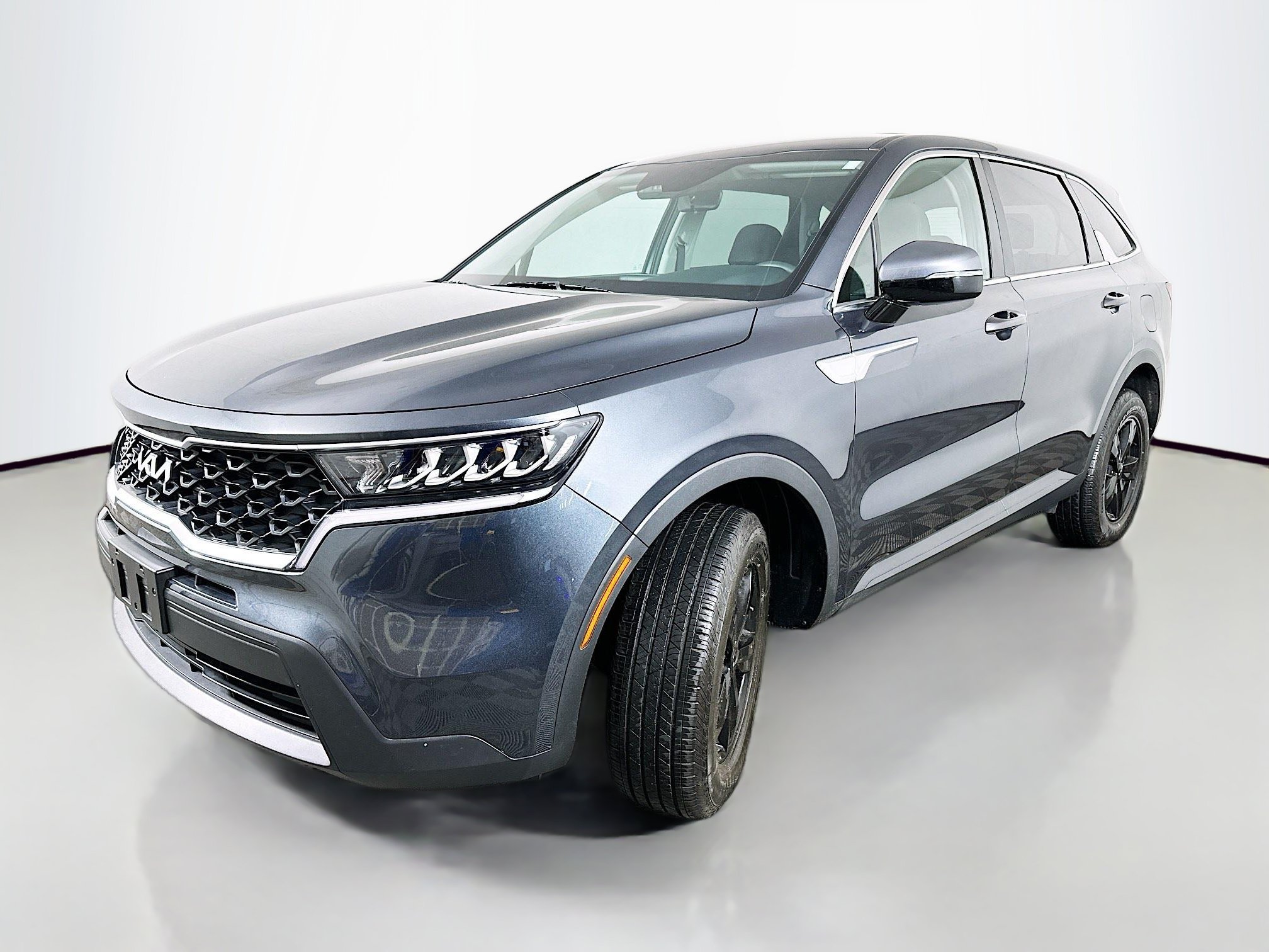 Certified 2023 Kia Sorento LX AWD/4WD image 3