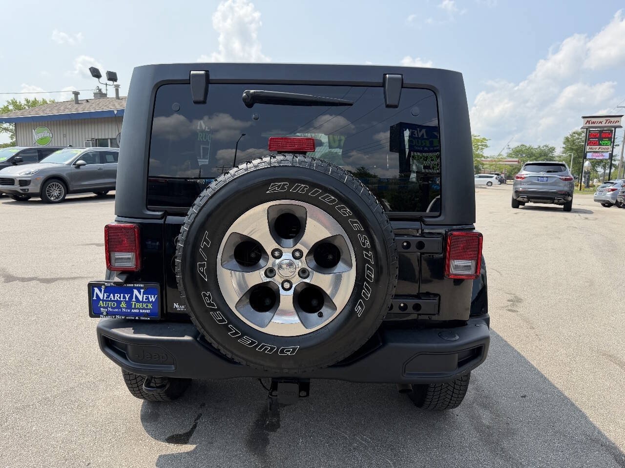 Used 2018 Jeep Wrangler Unlimited Sahara w/ Dual Top Group AWD/4WD image 6