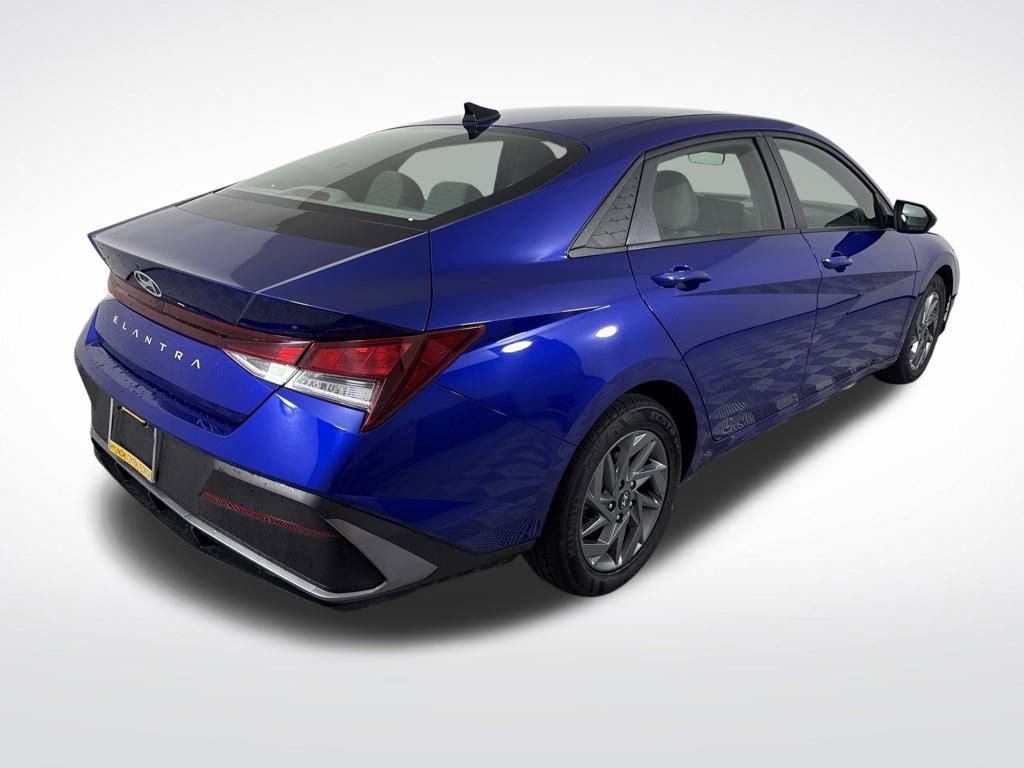 Certified 2024 Hyundai Elantra SEL image 3