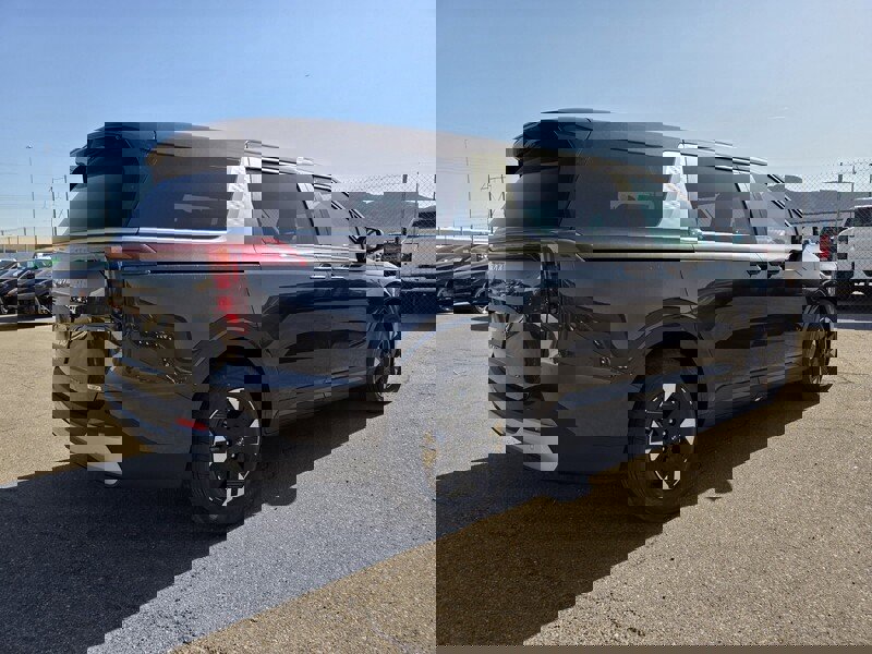 New 2026 Kia Carnival LXS image 3