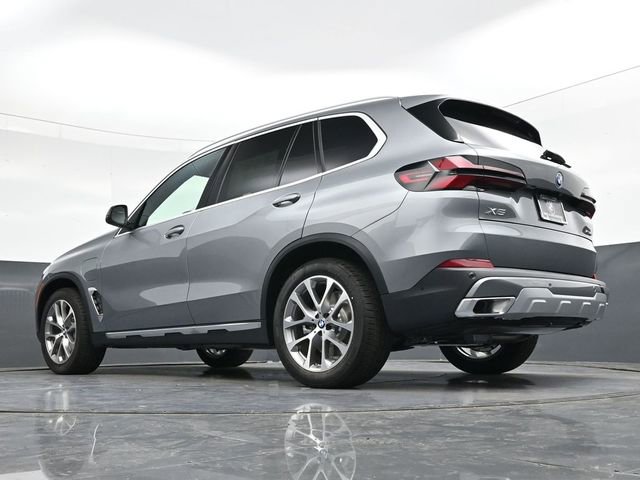 Used 2026 BMW X5 xDrive50e w/ Climate Comfort Package image 32